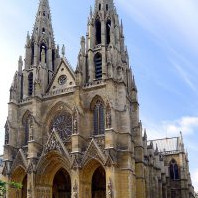 Sainte-Clotilde – Sainte-Valère : basilique du XIXe siècle, de style gothique