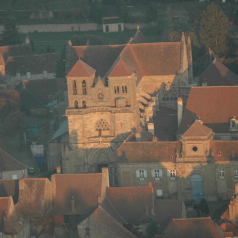 Une des rares églises à double transept, la prieurale de Souvigny